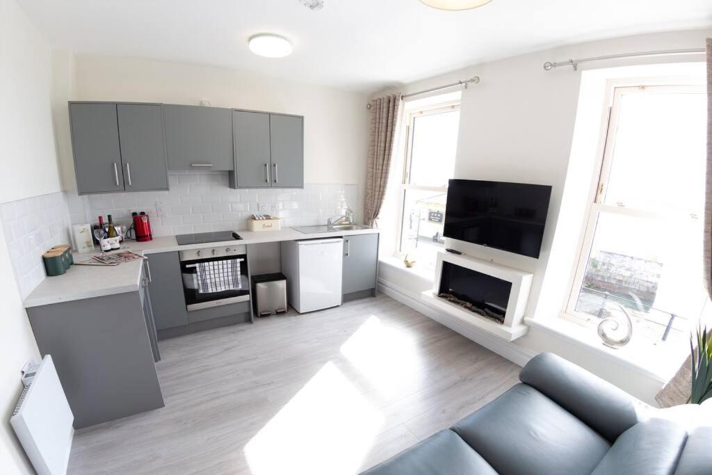 Unit 2 Island View Apartments With Stunning Harbour View Cobh Exterior photo